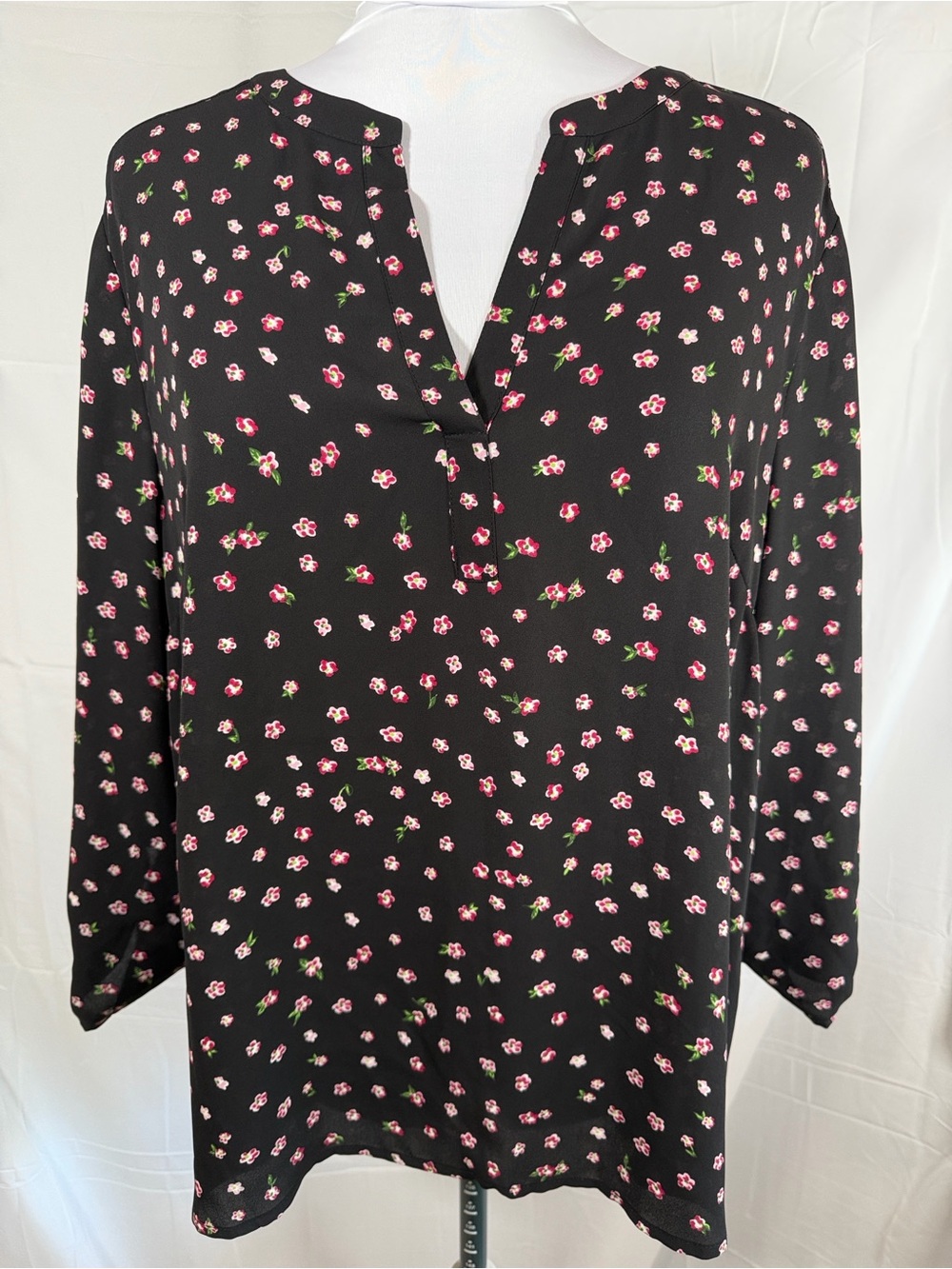 Daniel Rainn Black Floral Rosette V-Neck Blouse